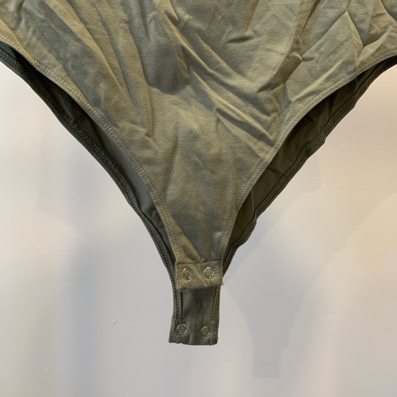 Long sleeve Off the Shouder Bodysuit - Picture 3 of 4